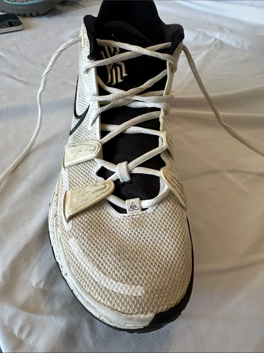 Nike Cream and Black Women's Training Sneakers
